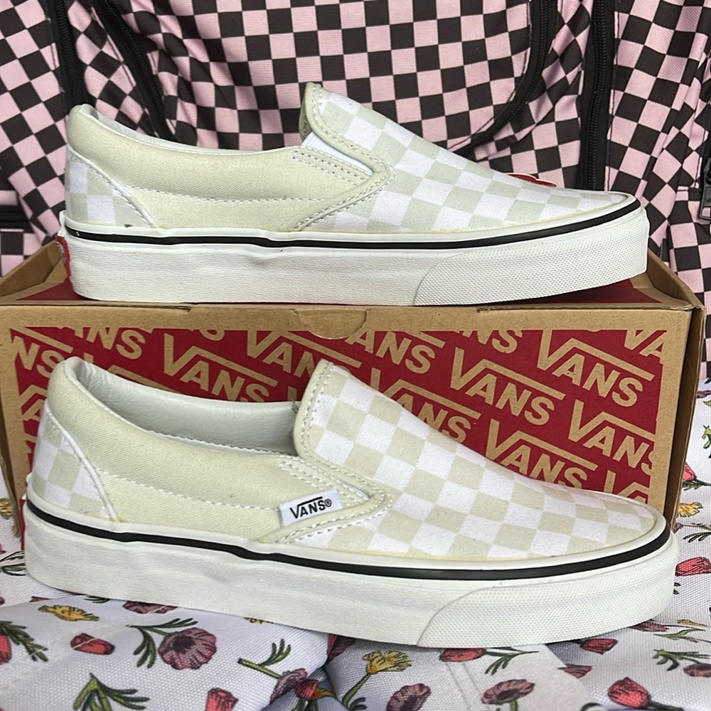 Vans WMNS CLASSIC SLIP-ON 
(CHECKERBOARD) BLUE FLOWER 
VN0A38F7QCL
Sneakers